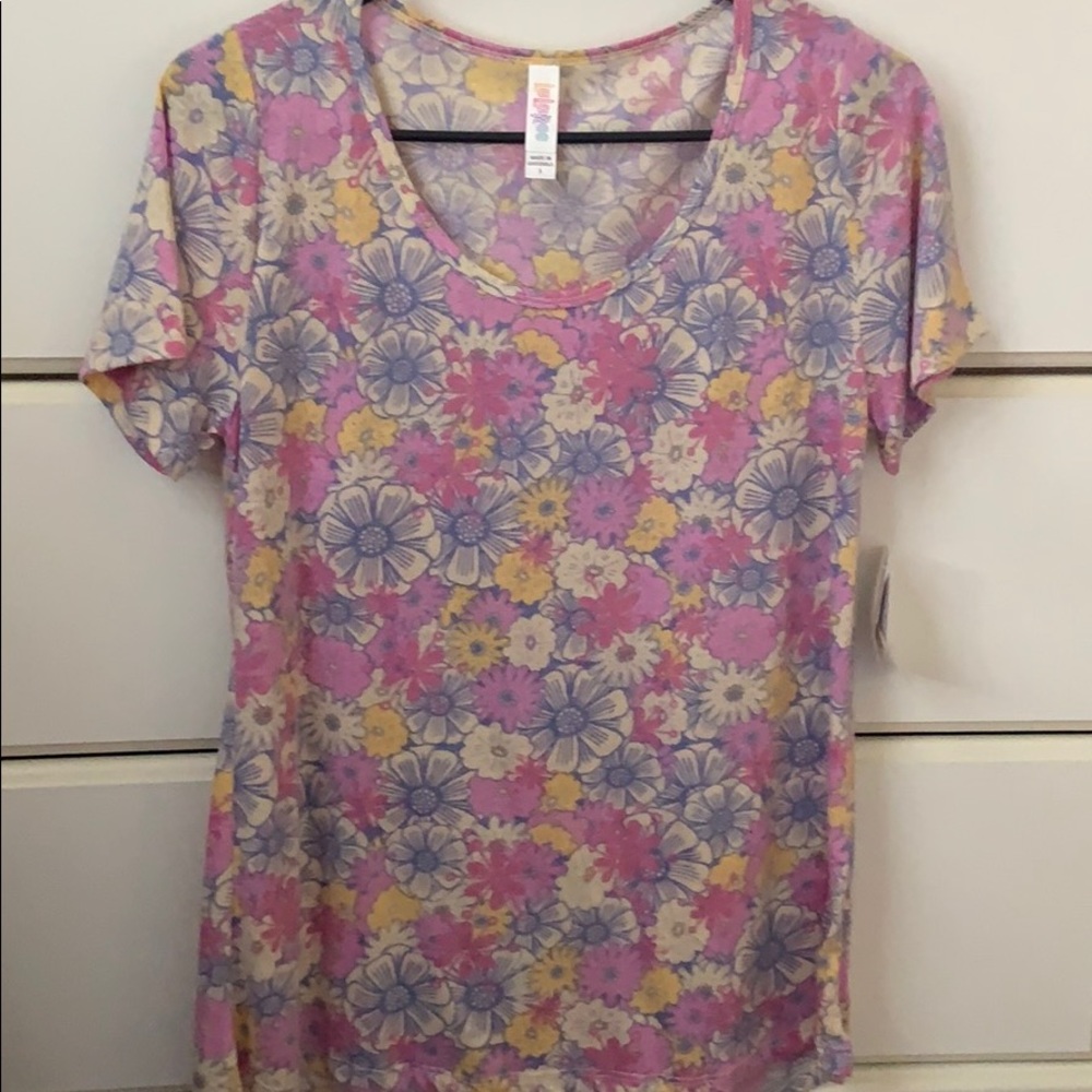 Small Lularoe Classic Tee